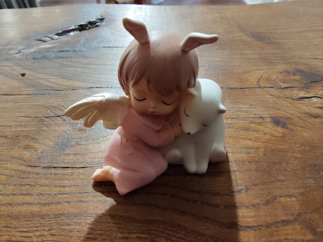 Statuette enfant avec Ours polaire