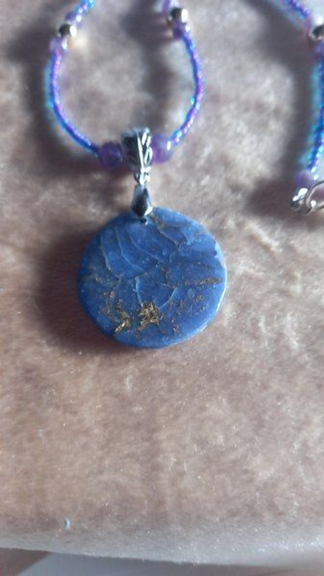 Collier Safira – Grand Médaillon Bleu & Améthyste