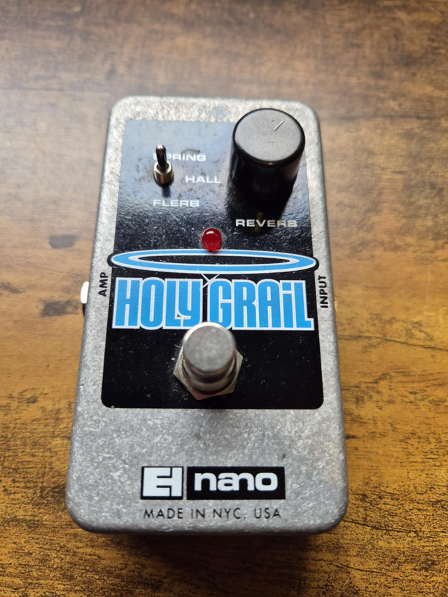 Electro Harmonix nano holy grail pedal