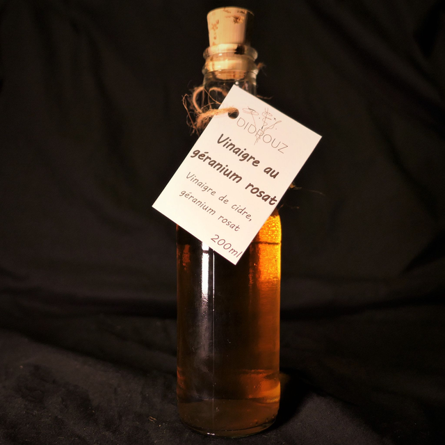 Vinaigre au géranium rosat