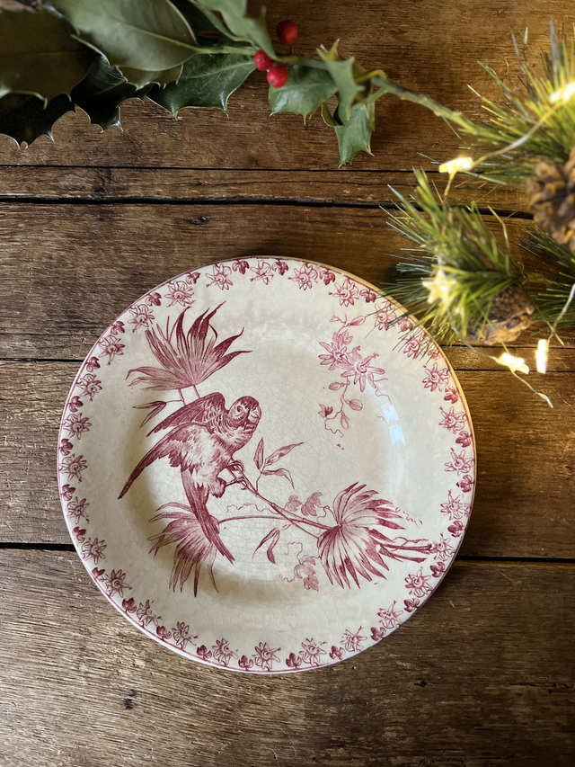 ** LOT RESERVE ** PERRUCHE - Lot de 2 assiettes à dessert signées Gien - Terre de Fer