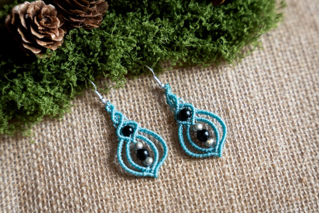 Parure complète bijoux en micro-macramé bleu et perles Agate noire