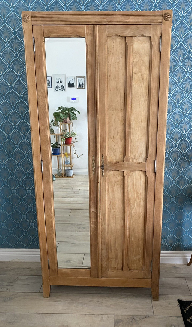 Belle armoire rénovée – Pièce unique 