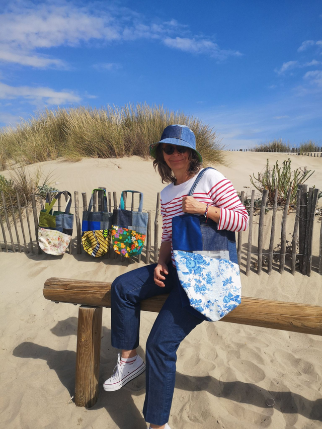 Grand Sac jean upcyclé / Bleu profond fleuri - Pièce Unique