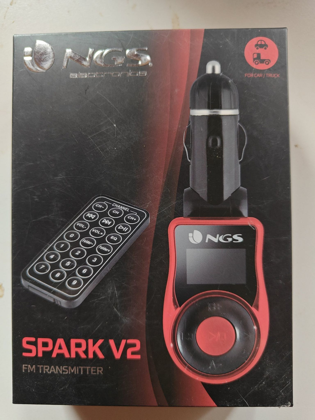 FM-lähetin autoon - NGS Spark V2