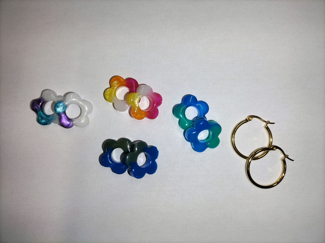 LOT 4 paires de pampilles et créoles au choix