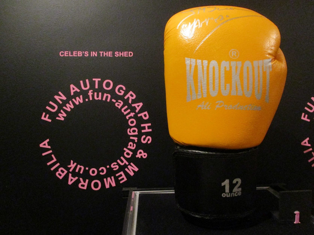 Frank Maloney &amp; James McSweeney Authentic Autographed 12 Ounce Boxing Glove (1)