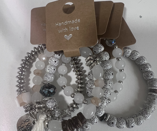 Bracelets 