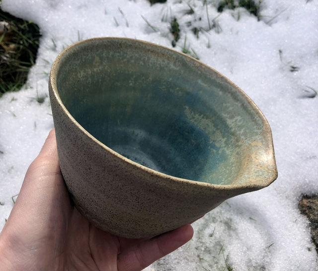 Bol à bec grès cendré vert clair