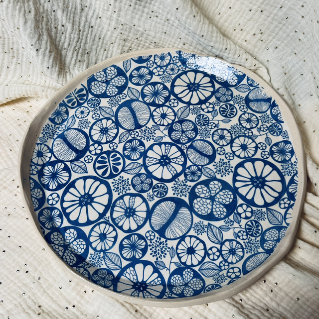 Grand plat rond agrumes bleus