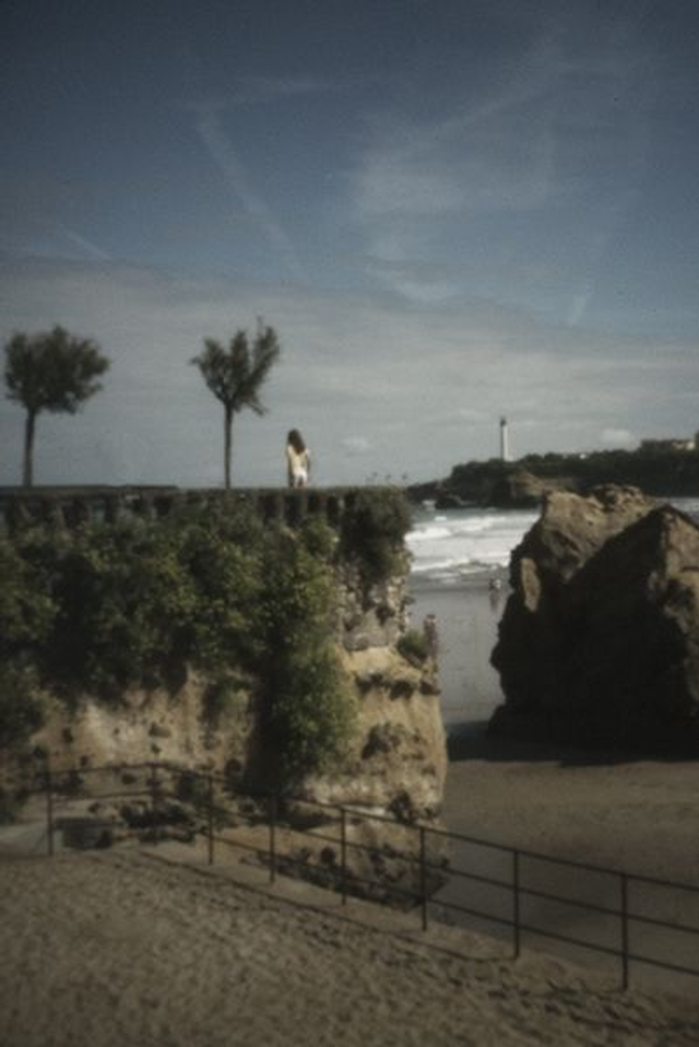 17# . Le bikini blanc