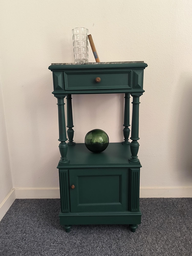 Table de nuit avec marbre vert 