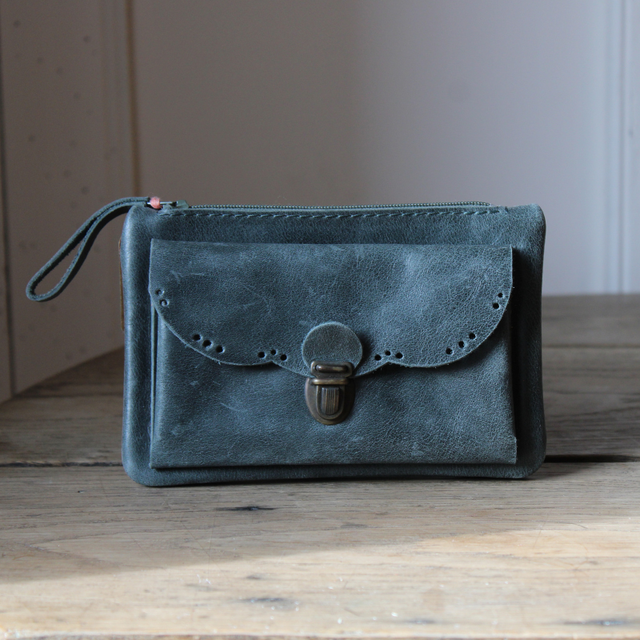 Compagnon fantaisie inspiration broderie anglaise