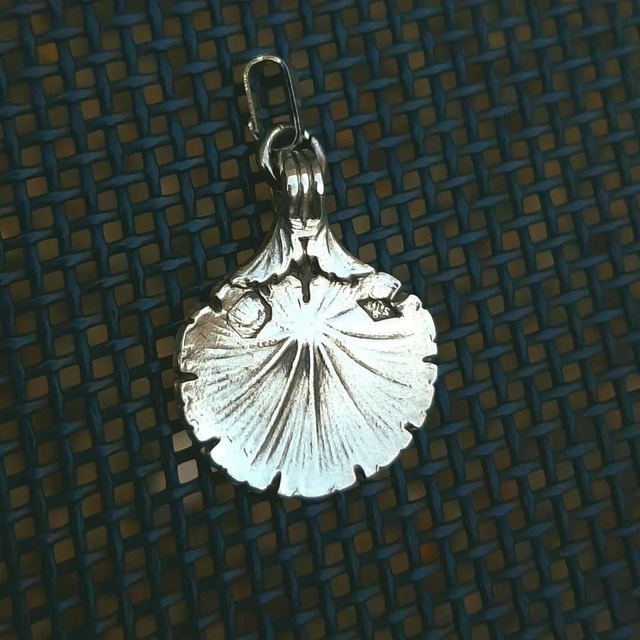 Pendentif en argent massif.  Collection Coquillage