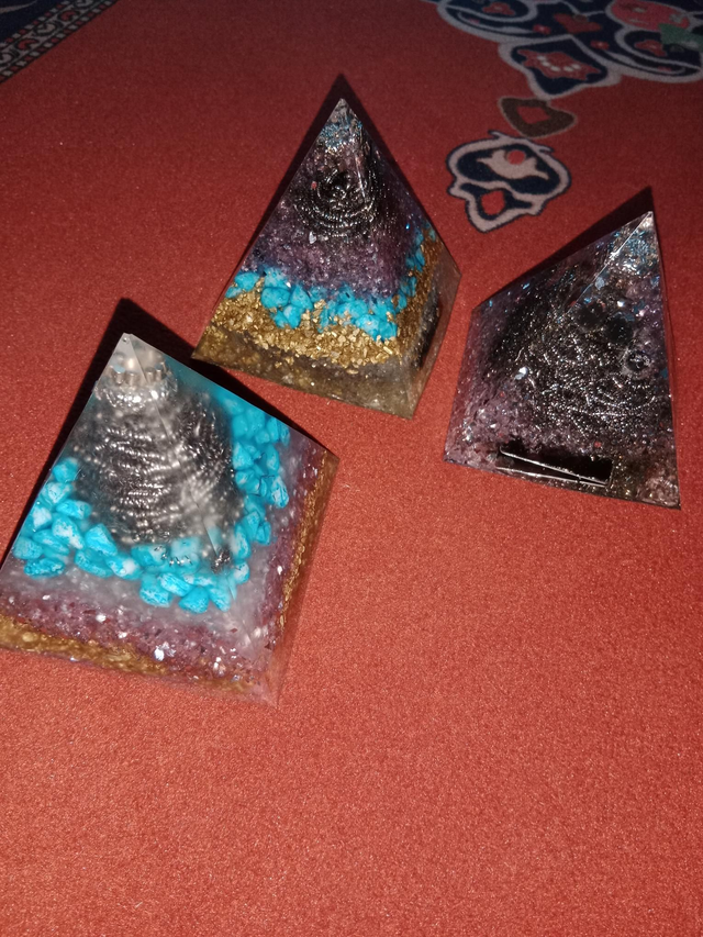 Orgonska piramida srednja 10 x 10 cm