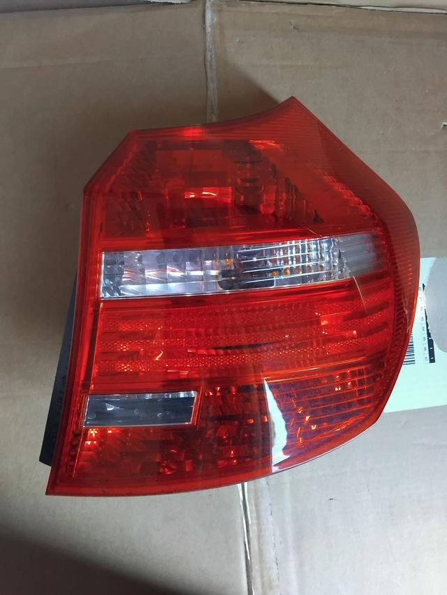 Feu arrière droit 
