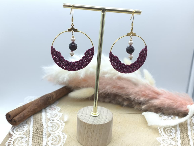 Créoles tissage perles miyuki. Pendants perles grenat et perles baroques nacrees