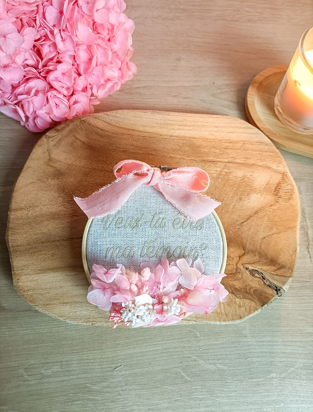 Tambourin fleuri rose poudré - "Veux-tu être ma témoin?"