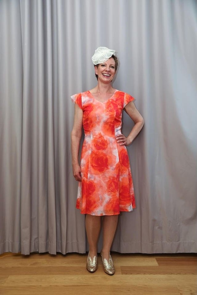 Shenina  Mellin kotimainen puna-oranssisävyinen kellohelmainen juhlamekko koot 34 ja 44