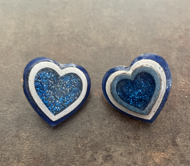 Broche pins cœur bleu