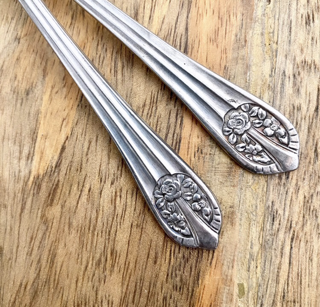 Duo Cuillères en ÉTAIN fleuries