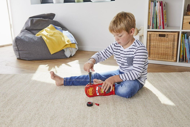 Flash Mc Queen avec son et lumière à assembler Revell 06562 1/20