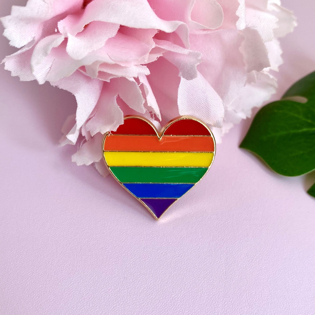 Pin&#039;s coeur arc en ciel