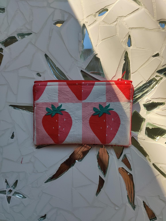 Petite pochette / porte monnaie fraise