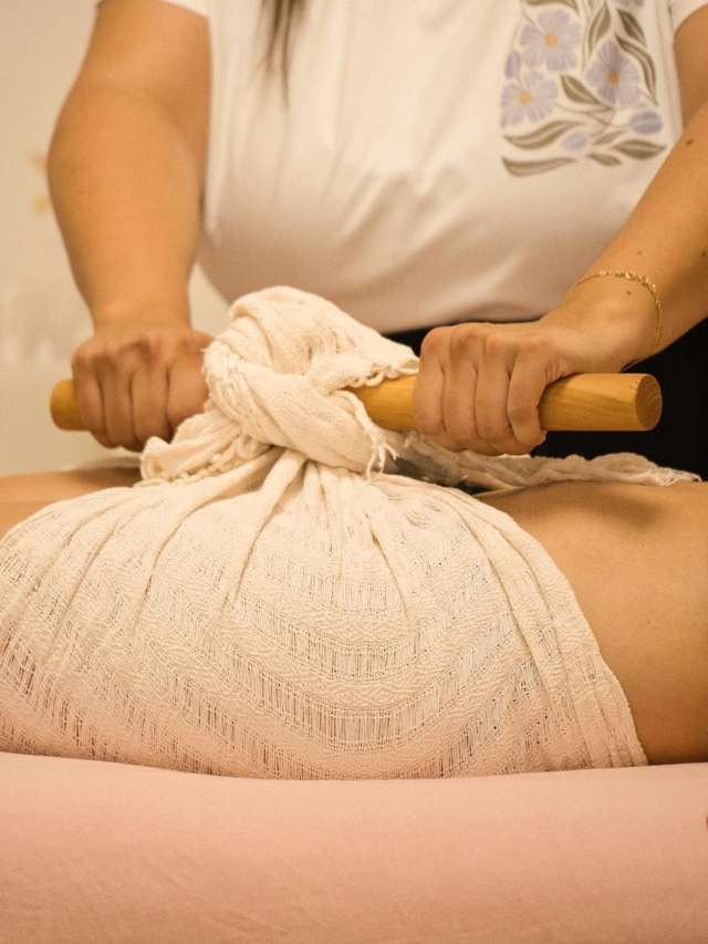 Massage post partum avec  Rebozo