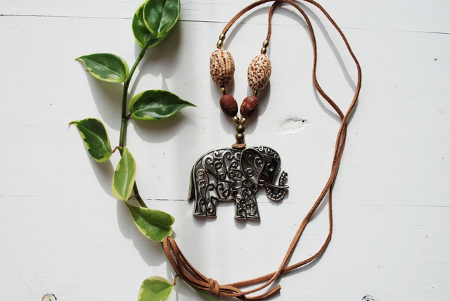 Boheemi Elefantti riipus