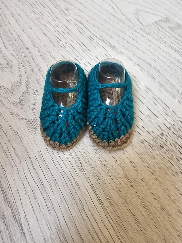 Crochet baby shoes newborn turquoise beige