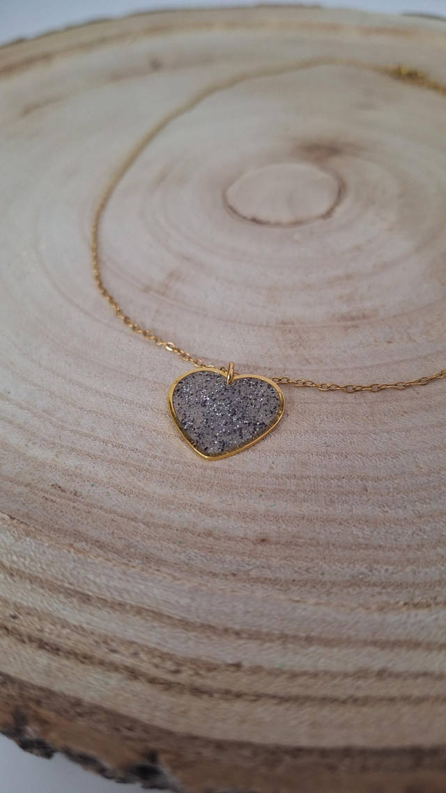 Collier doré cœur paillettes noires et grises 