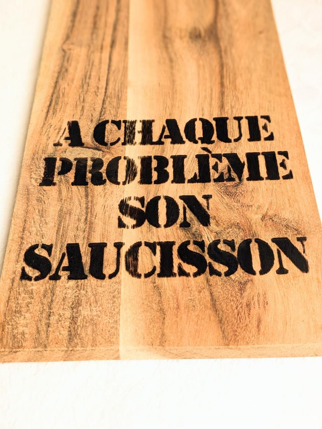 Planche a découper - A chaque problème son saucisson
