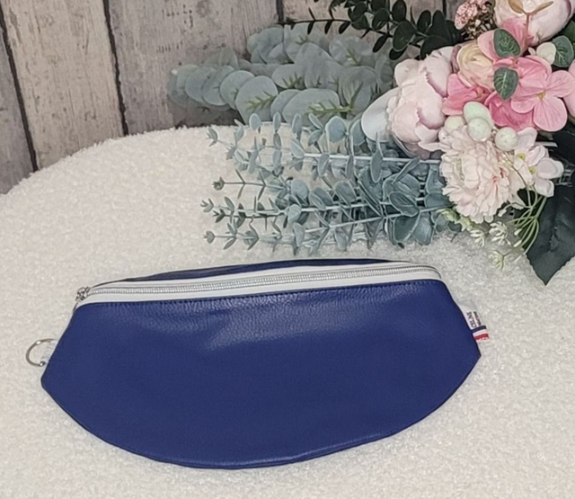Sac banane simili cuir bleu roi