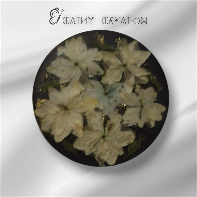 Sous verre avec inclusion de fleurs 