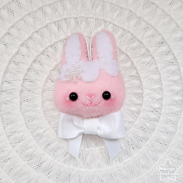 Décoration en feutrine - Lapin rose