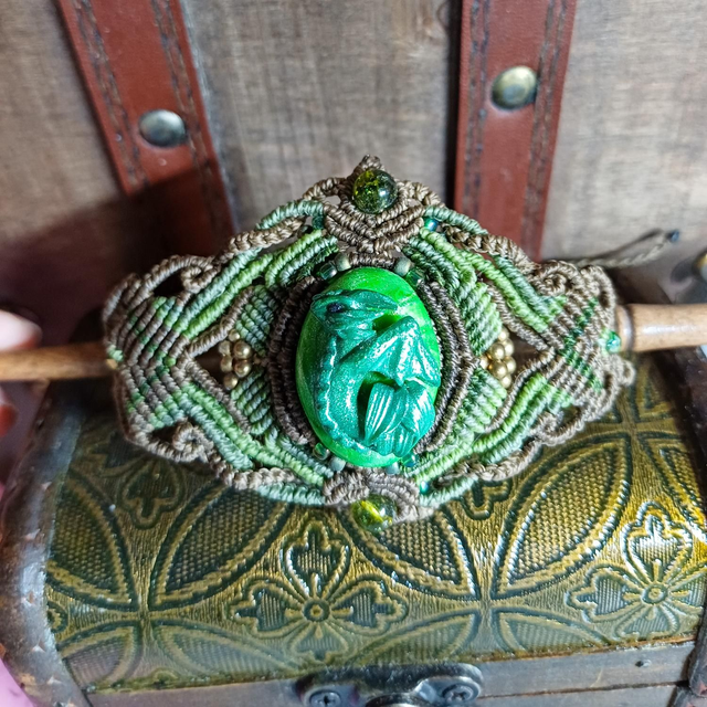 Barrette micromacramé et FIMO "Dryade Emeraude"