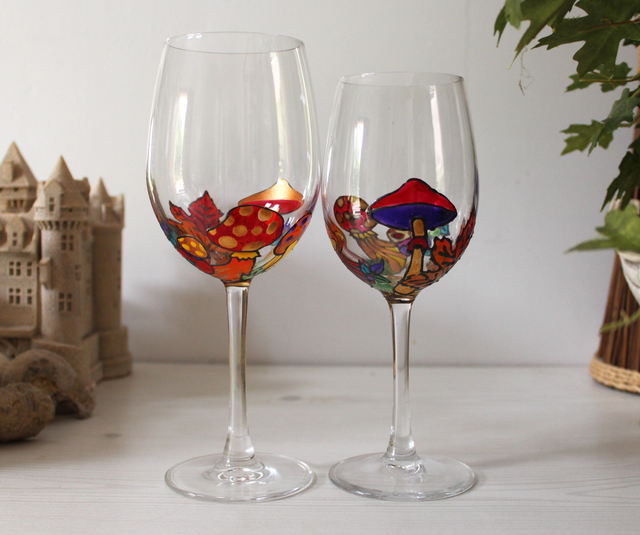 Verres à vin "champignons" en cristal - peints à la main - signés et numérotés