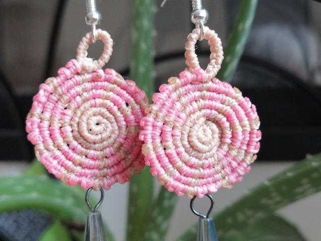 Boucles d'oreilles spirales rose et crème