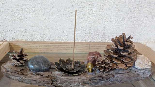 Porte encens sur écorce, Galet Labradorite, champignon Oeil du Tigre et Mokaîte brut 