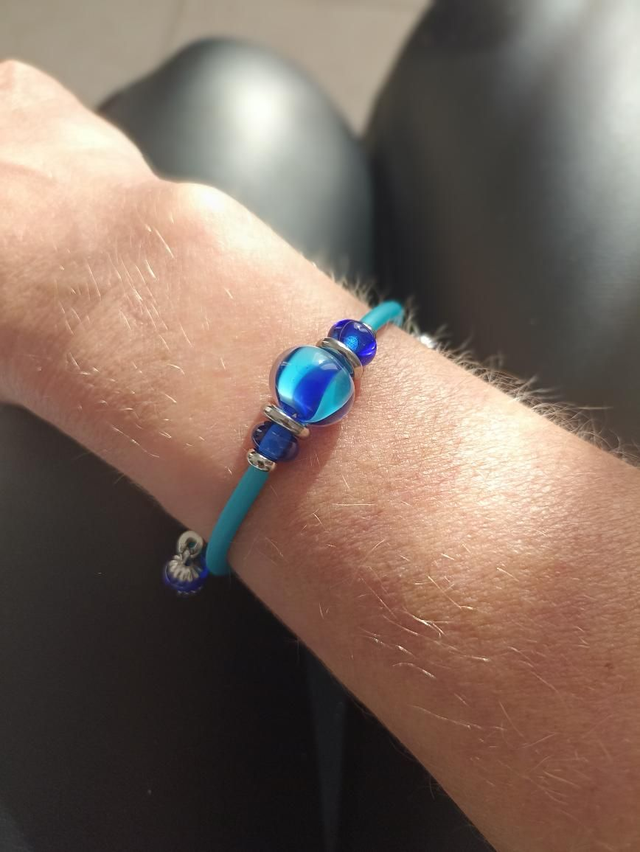 Bracelet bleu en perles 