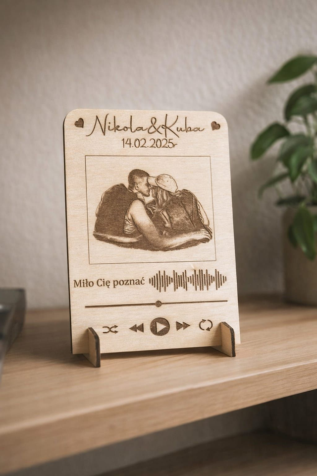 Drewniana pamiątka z Waszą piosenką i zdjęciem – personalizowana tabliczka