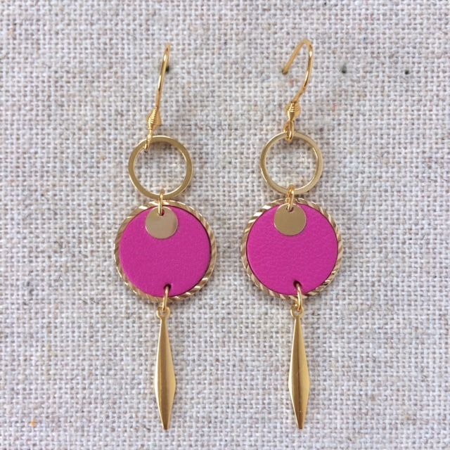 Boucles d’oreilles « Sonate » dorées, cuir rose bonbon