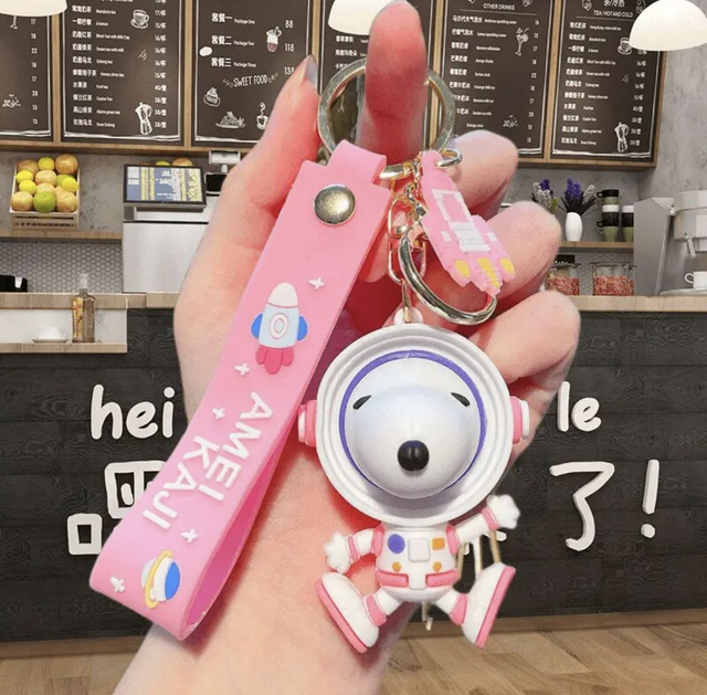 0339 - Peanuts - Snoopy als astronaut - roze