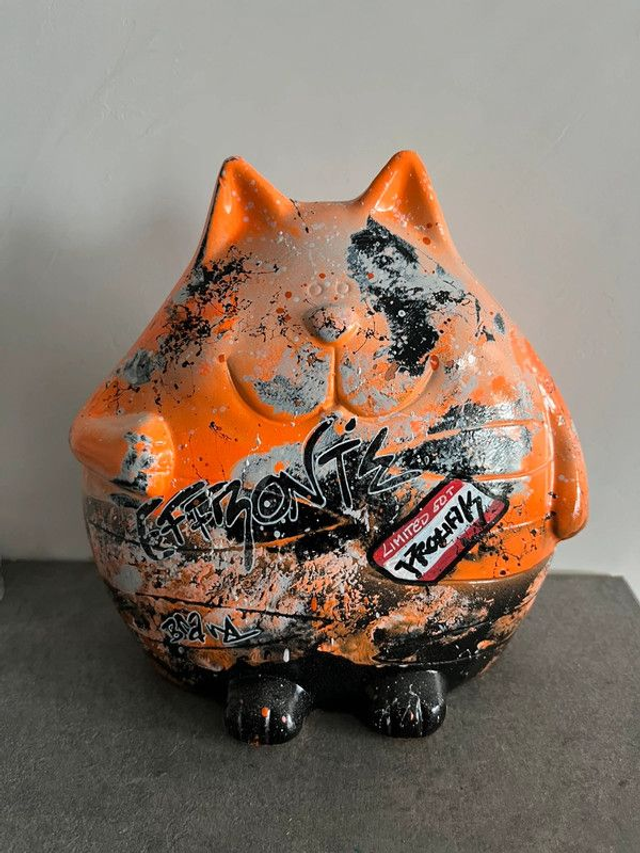 #1 Statue chat street art graffiti