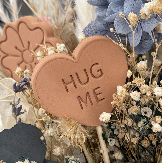 "Belle tige" Cœur HUG ME en argile sur tige