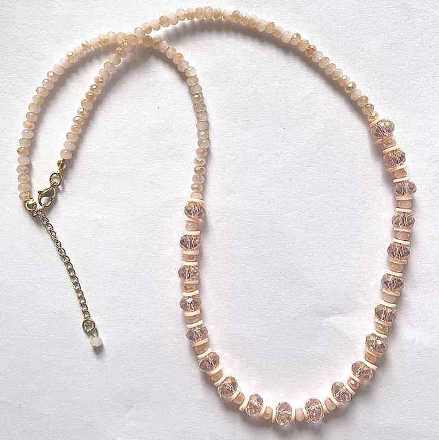 C37 - Collier perles en verre tons roses