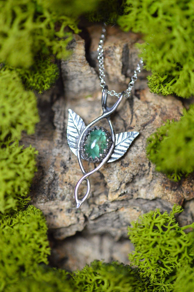 Pendentif Elfique - "Lueur" Emeraude