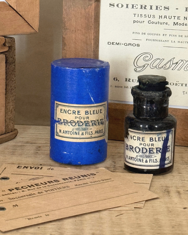 Bouteille encre pour broderie