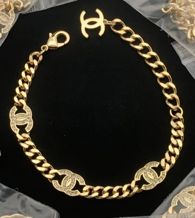 Bracelets CH doré avec strass